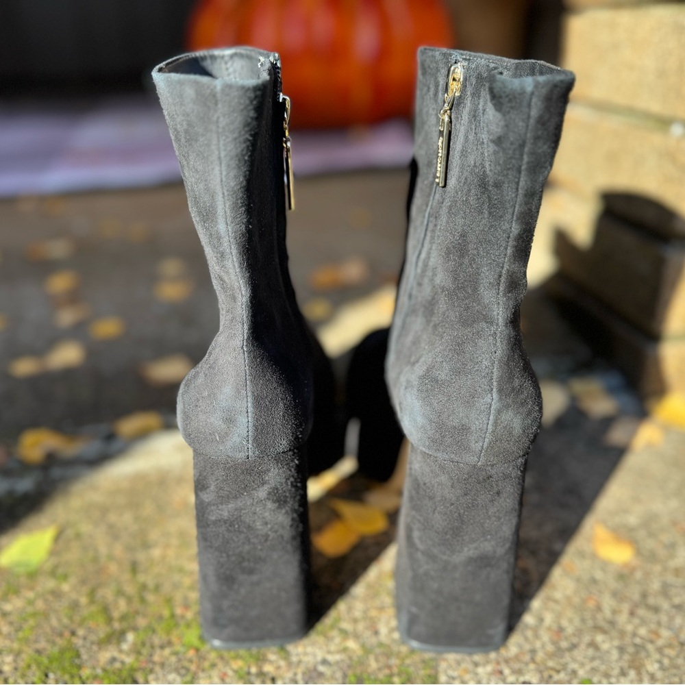 Larroude boot - Picture 12 of 16